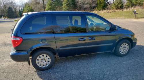 2007 Chrysler Town & Country clean inside everything works reliable... for sale in Stillwater, MN