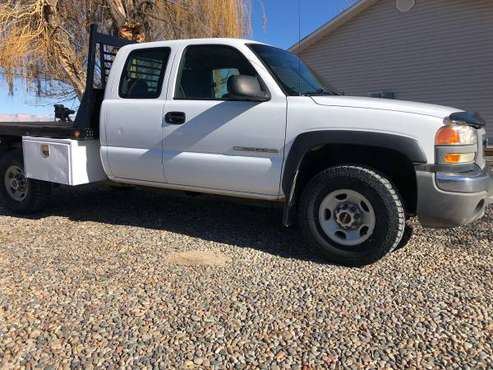 2005 GMC 2500 4 wd, 6.0 auto Flatbed - cars & trucks - by owner -... for sale in Fruita, CO