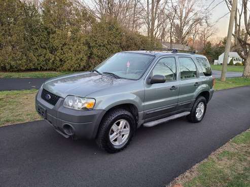 2006 Ford Escape 4cyl 4X4 Low Miles!! **120K** - cars & trucks - by... for sale in North Haven, CT