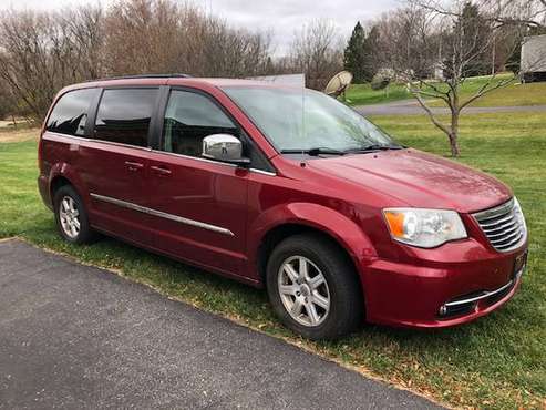 2011 Chrysler Town & Country - cars & trucks - by owner - vehicle... for sale in Fort Atkinson, WI