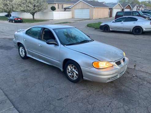 2004 PONTIAC GRAND AM CLEAN IN AND OUT DRIVES LIKE NEW - cars & for sale in Chicago, IL