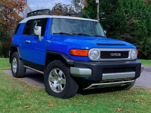 2007 Toyota FJ Cruiser 4WD [108K Miles] - cars & trucks - by owner -... for sale in Asheville, NC
