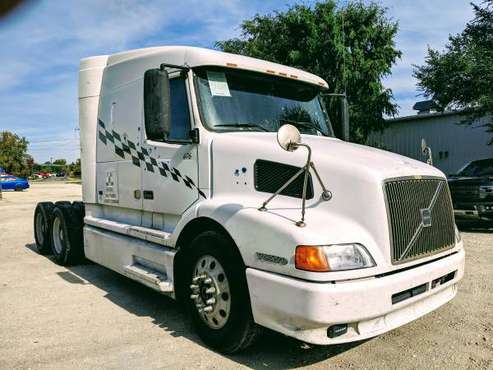 1999 Volvo truck for sale in Plainfield, IL