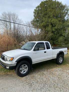 Toyota Tacoma 2003 - cars & trucks - by owner - vehicle automotive... for sale in Edmond, WV