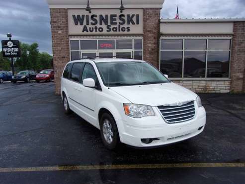 2009 CHRYSLER TOWN & COUNTRY (WISNESKI AUTO) - cars & trucks - by... for sale in Green Bay, WI