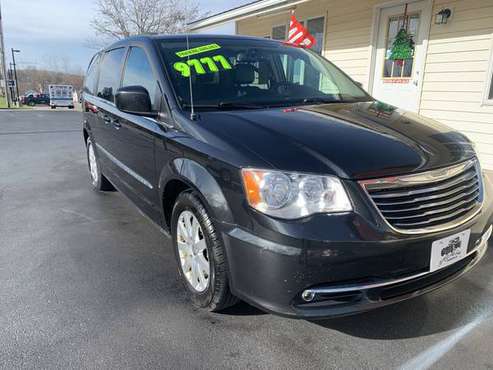 2016 Chrysler Town & Country Touring (LEATHER-DVD-FINANCING OK!) -... for sale in Macedon, NY