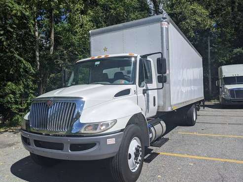 2017 INTERNATIONAL 26' BOX NON CDL CUMMINS , AUTO , 2 AVAILABLE -... for sale in Wappingers Falls, MA
