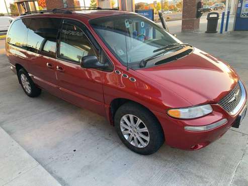 Chrysler town & country - cars & trucks - by owner - vehicle... for sale in Oak Forest, IL