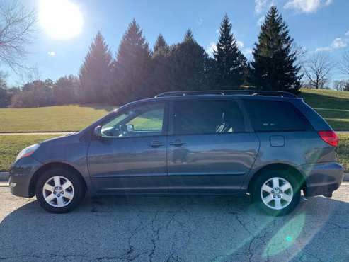 2009 Toyota Sienna XLE - cars & trucks - by owner - vehicle... for sale in Greenfield, WI