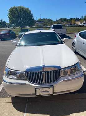 2002 Lincoln Town Car - cars & trucks - by owner - vehicle... for sale in Charleston, WV