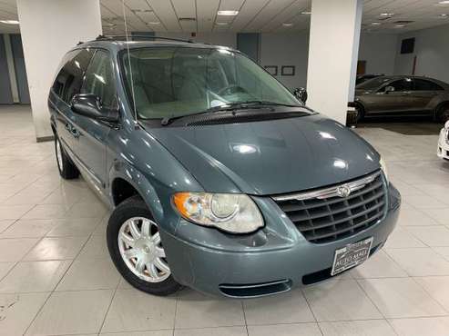 2006 Chrysler Town and Country Touring - - by dealer for sale in Springfield, IL
