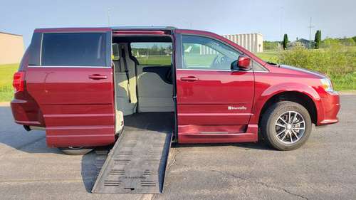 2017 Dodge Grand Carvan SXT Conver:BraunAbility Wheelchair van 15K mi for sale in Phillips, WI