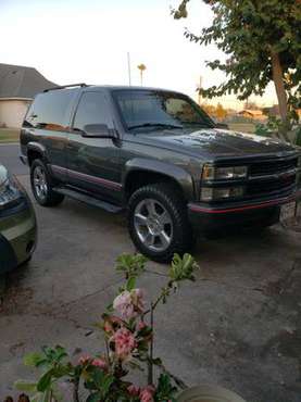 1999 chevy chevrolet tahoe 2 two door 158,00 miles clean clear title... for sale in San Juan, TX