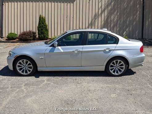 2011 BMW 3-Series 328i xDrive SA 6-Speed Automatic - cars & trucks -... for sale in Fort Atkinson, WI