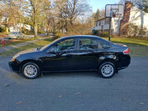 2010 Ford Focus SE - cars & trucks - by dealer - vehicle automotive... for sale in Windsor Locks, MA