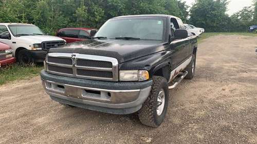 2000 Dodge Ram 1500 4x4 4WD Truck Quad Cab Short Bed Extended Cab for sale in Cleves, OH