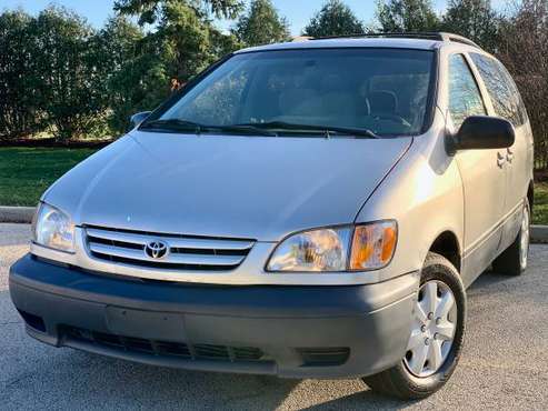 Toyota Sienna 2 Owner Car! CLEAN TITLE! Timing belt replaced! - cars... for sale in Schaumburg, IL