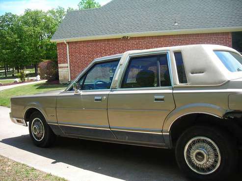 1988 Lincoln Town Car for sale for Parts for sale in Azle, TX