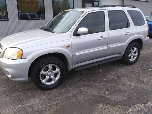 2005 Mazda tribute Leather loaded Rust free CLEAN Low miles! - cars... for sale in Muncie, IN
