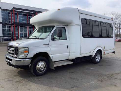 Look! 2009 Ford E350! Cutaway Bus! 9 Passenger! Clean! - cars & for sale in Ortonville, MI