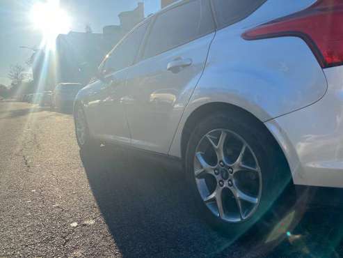 2013 Ford Focus Se Hatchback - cars & trucks - by owner - vehicle... for sale in Brooklyn, NY