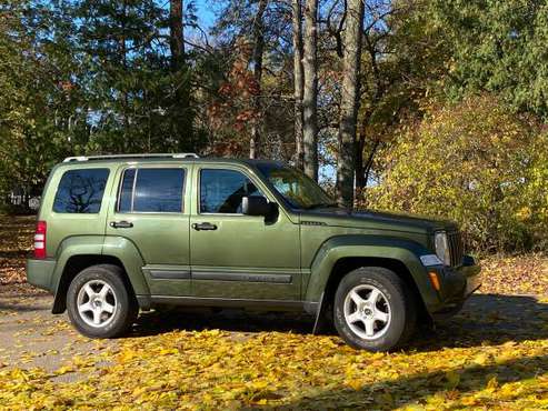 2008 JEEP LIBERTY SPORT 4X4 - cars & trucks - by owner - vehicle... for sale in Rockford, MI