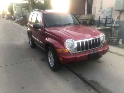 2006 JEEP LIBERTY EXTRA CLEAN LOOKS AND DRIVES LIKE NEW for sale in Chicago, IL