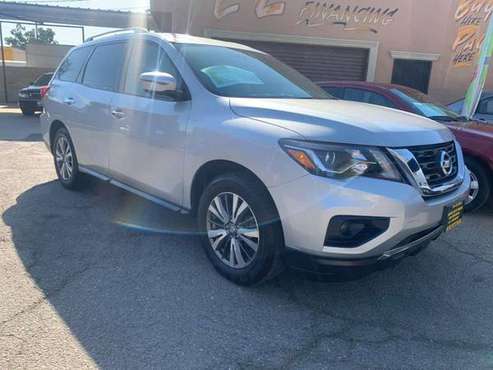 2017 Nissan Pathfinder - cars & trucks - by dealer - vehicle... for sale in Lamont, CA