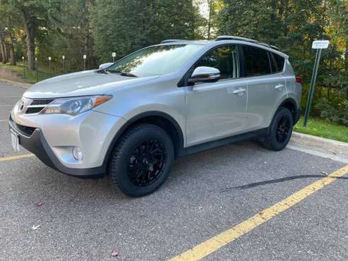 TOYOTA RAV 4 XLE AWD - cars & trucks - by owner - vehicle automotive... for sale in Wixom, MI
