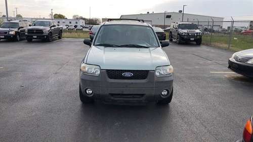 2007 Ford Escape 4x4 4WD XLT SUV - - by dealer for sale in Cleves, OH