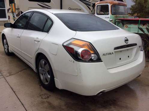 2007 NISSAN ALTIMA PEARL WHITE - cars & trucks - by owner - vehicle... for sale in Cape Coral, FL