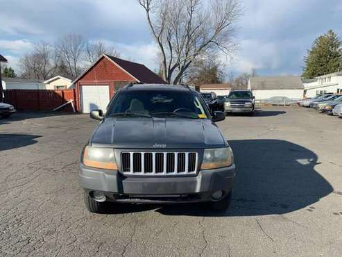 2004 Jeep Grand Cherokee 4dr Laredo 4WD - cars & trucks - by dealer... for sale in East Windsor, CT