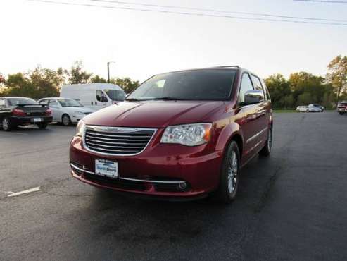2013 Chrysler Town & Country Touring L with Bright grille for sale in Grayslake, IL