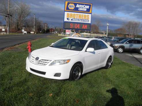11 Toyota Camry LE Auto Moonroof 87k Sharp - cars & trucks - by... for sale in Westfield, MA