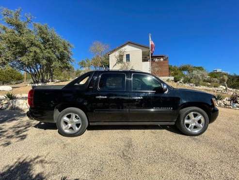 2007 Chev Avalanche 2WD LTZ - cars & trucks - by owner - vehicle... for sale in Kerrville, TX