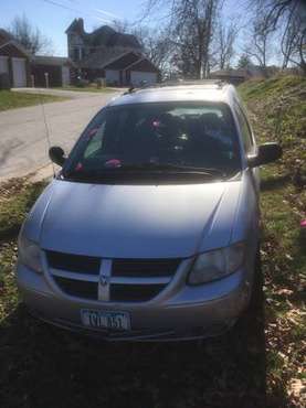 05 Dodge Grand Caravan - cars & trucks - by owner - vehicle... for sale in Davenport, IA
