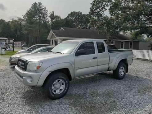 2006 Toyota Tacoma 4x4 Stick shift - cars & trucks - by dealer -... for sale in Hendersonville, NC