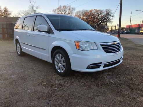Chrysler Town & Country 2014 - cars & trucks - by owner - vehicle... for sale in Fort Worth, TX