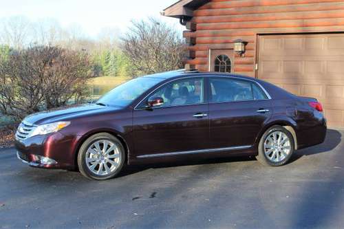 1 OWNER TOYOTA AVALON LIMITED WITH ONLY 16K ACTUAL MILES & PRISTINE!... for sale in New Middletown , OH