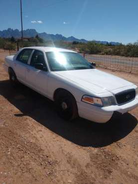 2009 CROWN VIC CLEAN TITLE $1400$ OBO for sale in Las Cruces, NM