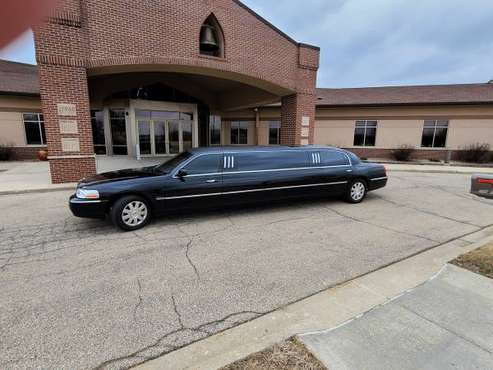 2004 Lincoln Town Car Limo for sale in Madison, WI