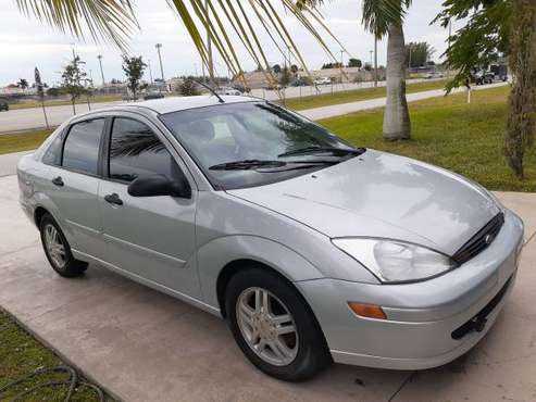 Ford Focus 5 speed manual shift 78k miles - cars & trucks - by owner... for sale in Cape Coral, FL