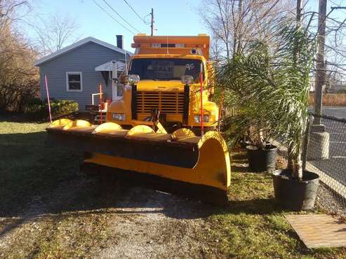 Dump Plow Truck, Salt Spreader,Diesel Dt466,58K... for sale in Midlothian, IL
