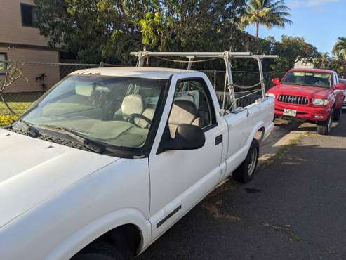 GMC sonoma 95 - good truck for property farm or hauling - cars &... for sale in Kihei, HI