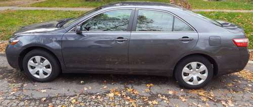 2007 Toyota Camry LE 4dr Sedan CLEAN 28 MPG - cars & trucks - by... for sale in Evansville, WI