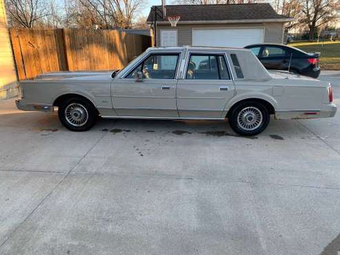 1987 and 1988 Lincoln Town Cars - cars & trucks - by owner - vehicle... for sale in Vinton, IA