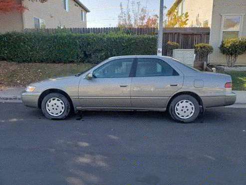 Toyota Camry le.....$1900$ - cars & trucks - by owner - vehicle... for sale in Oakland, CA