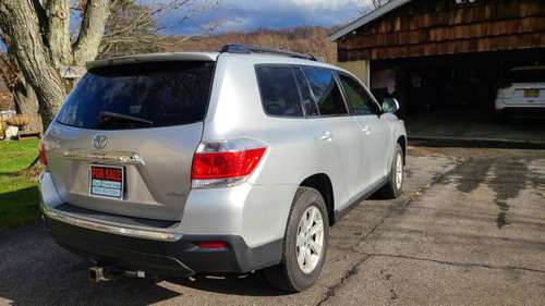 Toyota Highlander 2012 - cars & trucks - by owner - vehicle... for sale in Highland, NY