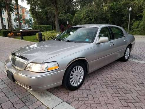 2003 Lincoln Town Car Signature **LOOK** - cars & trucks - by dealer... for sale in Altamonte Springs, FL