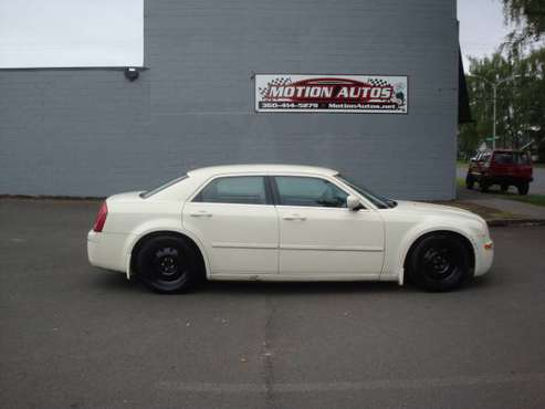2005 CHRYSLER 300 TOURING 4-DOOR 3.5 V6 LEATHER WHITE RUNS GREAT !!! for sale in LONGVIEW WA 98632, OR
